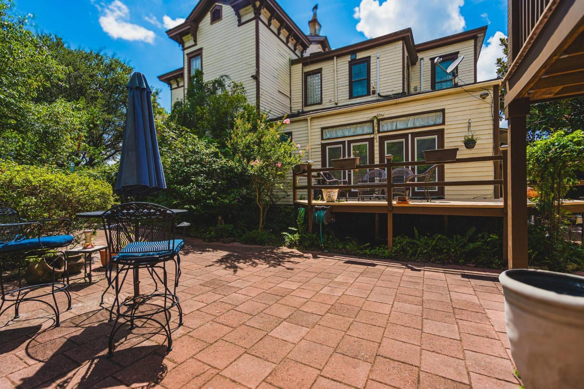 Victorian Modern In Carriage House - Unit B Penzion Savannah