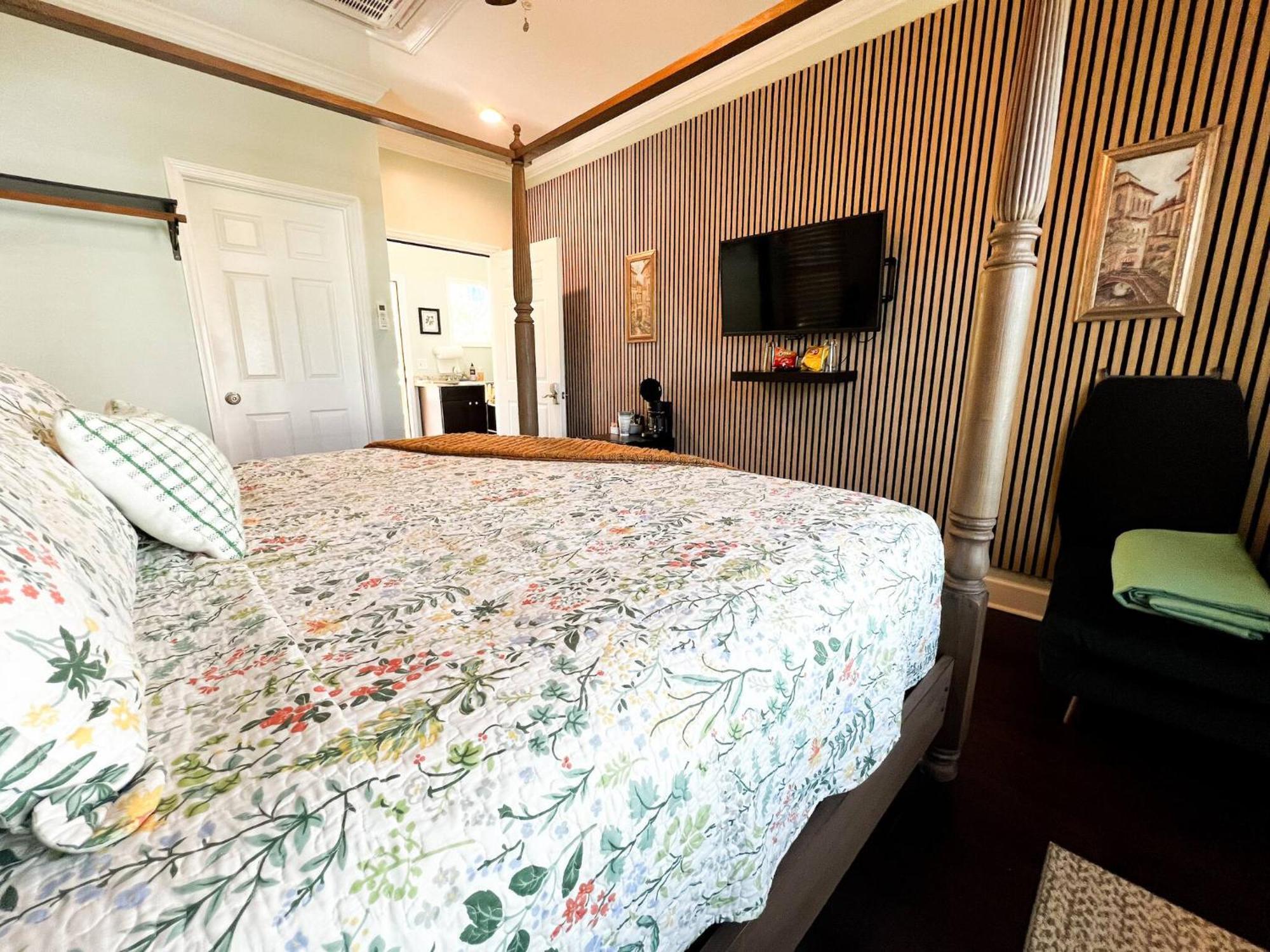 Victorian Modern In Carriage House - Unit B Penzion