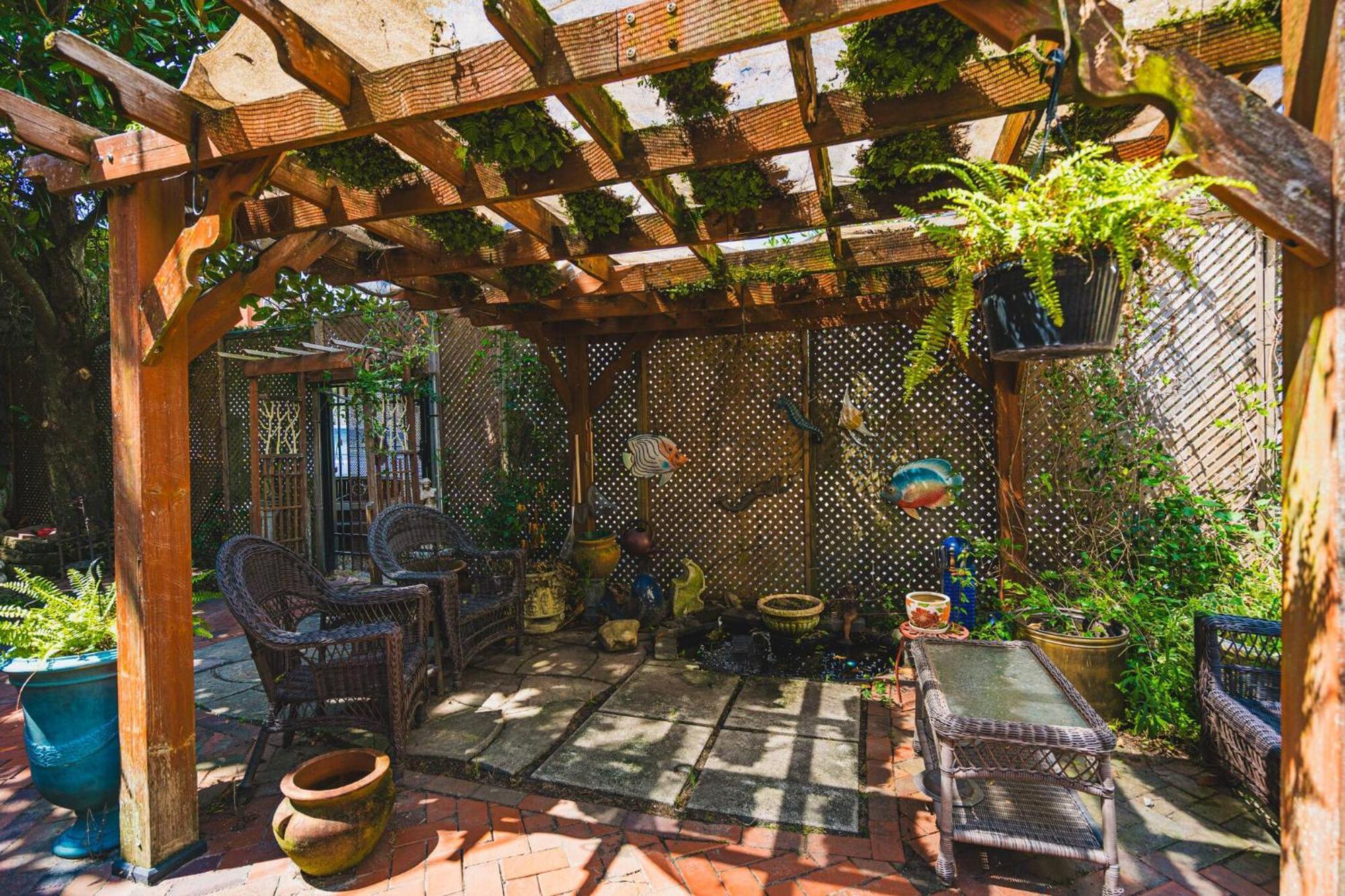 Victorian Modern In Carriage House - Unit B Penzion